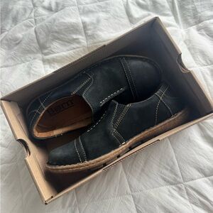 Black casual shoes